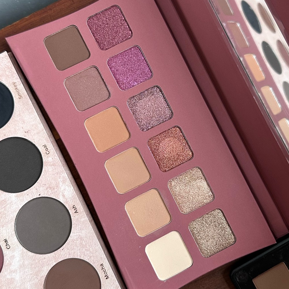 LOT of 7 Eye Shadow Palettes - Tarte, Artist Couture, One/Size, Juvia’s Place.. - Picture 6 of 9